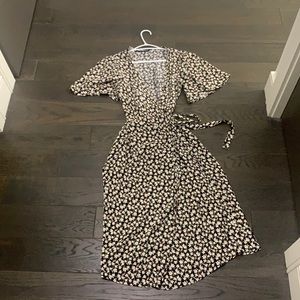 Audrey 3+1 floral dress size small (it fits like a small)